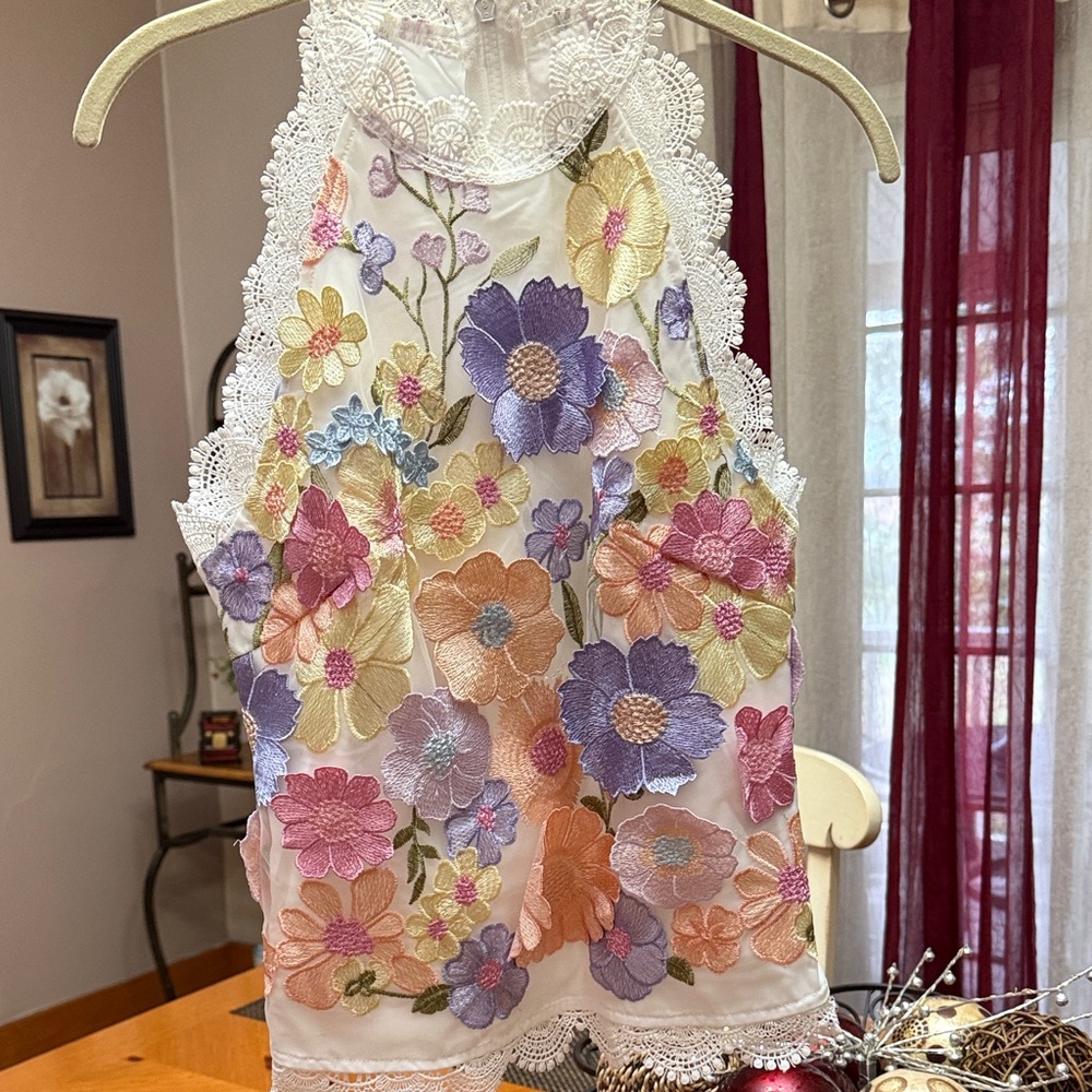 NWT Floral Lace Sleeveless Top